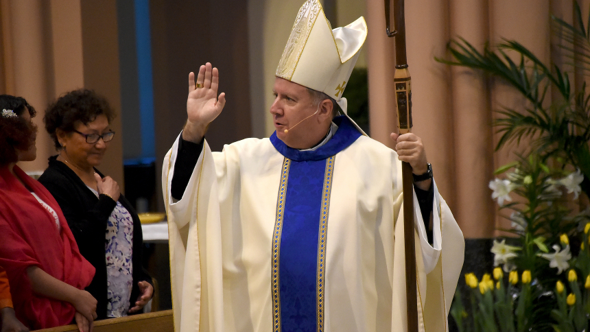 easter_sunday_cathedral_2022_bishop_blesses.jpg