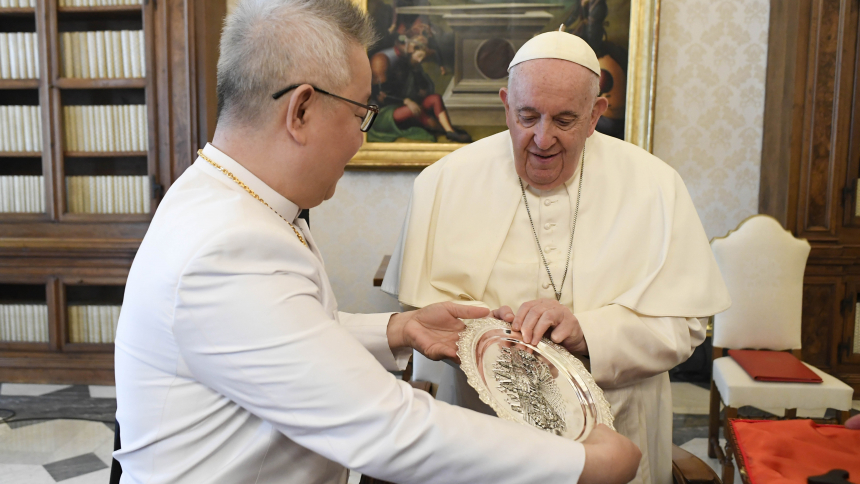 Interreligious Dialogue Leads to Care for Planet, Pope Tells Buddhists