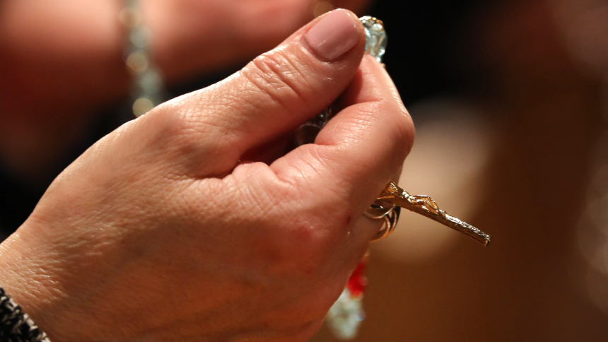 Saying Rosary as Family Seen as One Way to Fulfill Lenten Pillar of Prayer