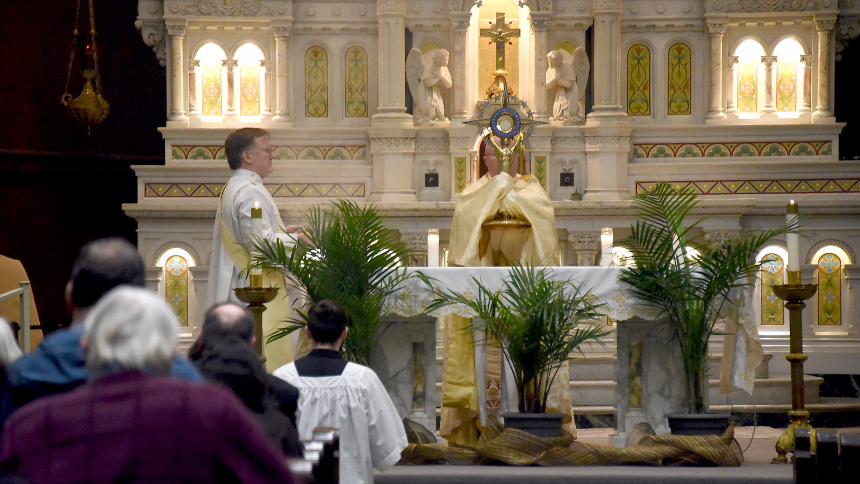 Eucharistic preacher tells St. Joseph audience the truth about Jesus’ presence