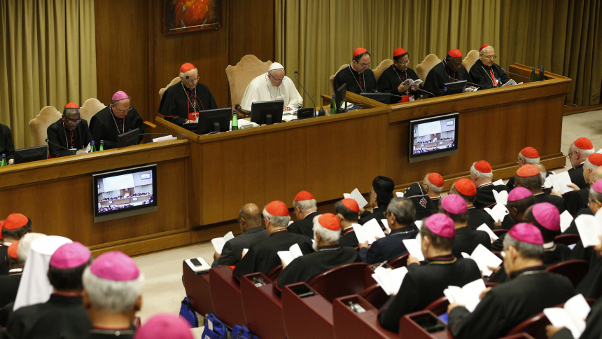 Pope Francis attends a session of the Synod of Bishops on young people in the Vatican synod hall in this file photo from 2018. The October assembly of the "synod on synodality" has been moved to the larger Vatican audience hall where members will sit at round tables, rather than in rows. (CNS photo/Paul Haring)