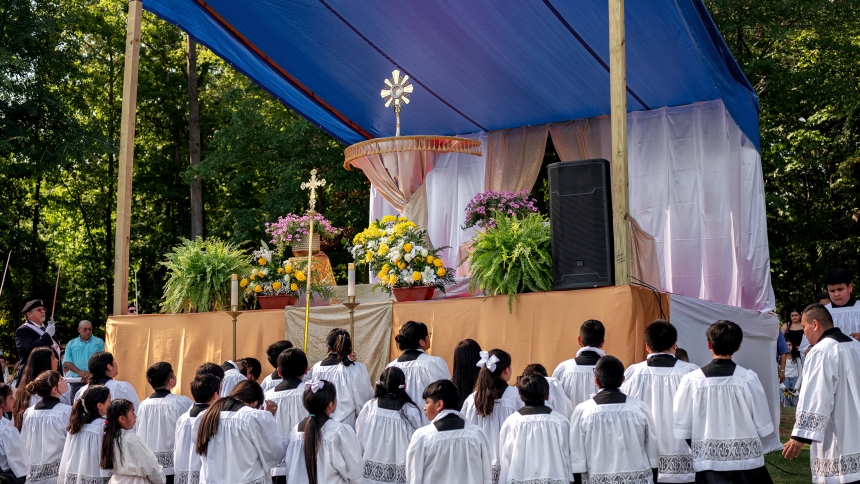 Altar servers adore the Blessed Sacrament at St. Joseph Church in Dalton, Ga., during a stop of the National Eucharistic Pilgrimage June 23, 2024. (OSV News photo/Johnathon Kelso, The Georgia Bulletin)