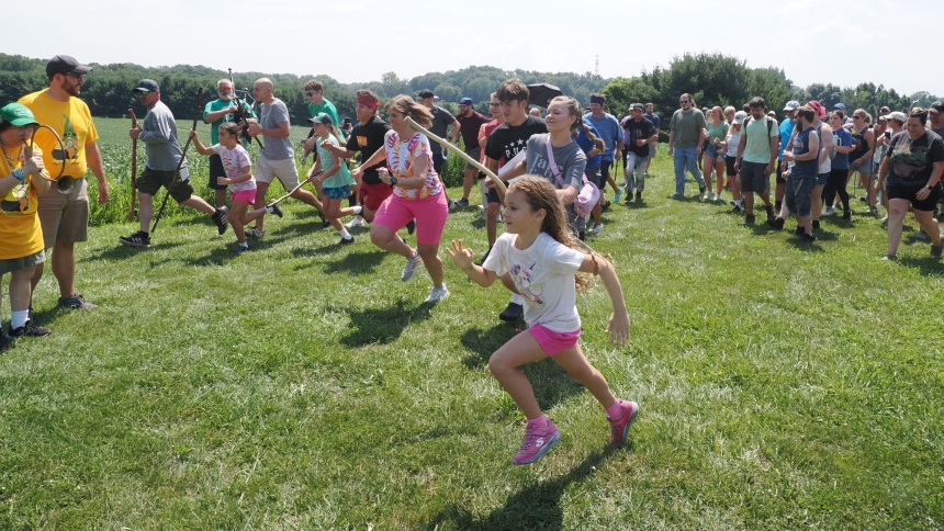 Leprechaun hunters take off from the starting line as the horn is sounded. (Deacon Bob Wellinski photo)