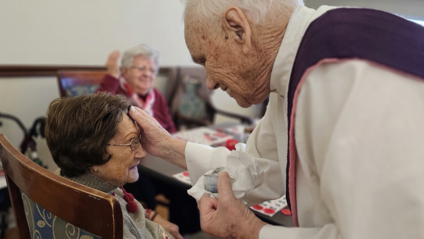 Deacon Bob Bucheit places ashes on the forehead of Lucille Gardner during on Ash Wednesday, Feb. 14 at Settlers Place in LaPorte. (Bob Wellinski photo)