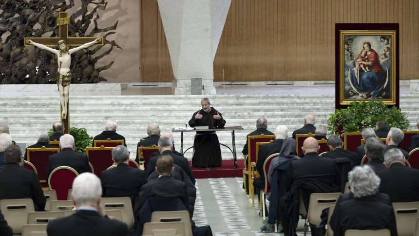 Capuchin Father Roberto Pasolini, preacher of the papal household, leads the Lenten retreat for cardinals and senior officials of the Roman Curia in the Paul VI Audience Hall at the Vatican March 12, 2025. (CNS photo/Vatican Media)