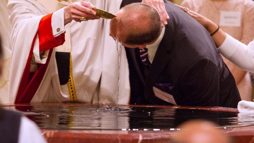 A file photo shows a catechumen being baptized during the Easter Vigil. France will see a record 17,800 catechumens baptized during the Easter Vigil April 19, 2025, including 10,384 adults and more than 7,400 young people ages 11 to 17, according to an annual survey by the National Service for Catechumens of the French bishops' conference. (OSV News photo/James Ramos, Texas Catholic Herald)