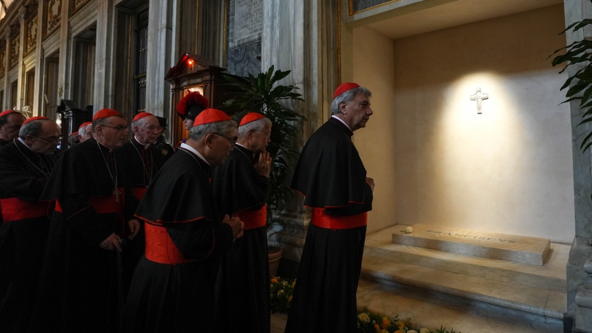 Members of the College of Cardinals pray at the tomb of Pope Francis and attend vespers at the Basilica of St. Mary Major in Rome April 27, 2025. Cardinals and the faithful visited the Marian basilica to offer their prayers and respects. (CNS photo/Lola Gomez)