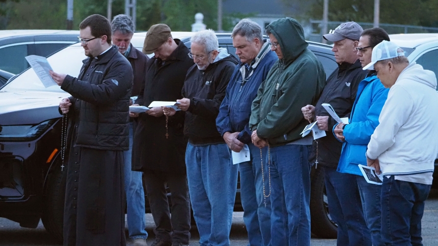 Part of the nearly 20 taking part in the rosary/prayer vigil pray the rosary on the eve of the execution of Benjamin Donnie Ritchie at Indiana State Prison. (Deacon Bob Wellinski photo)