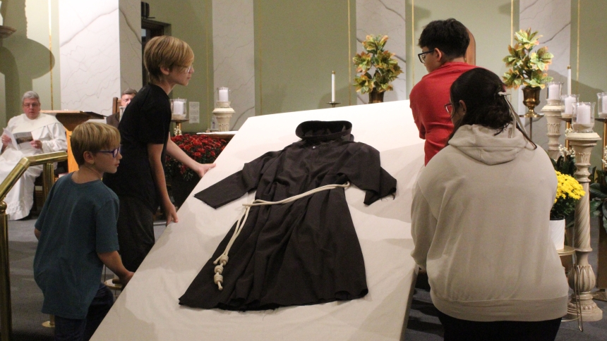 Carrying the bier with St. Francis’ habit to the altar during the Transitus of St. Francis service on Oct. 3 at Holy Name of Jesus in Cedar Lake are (from left) young parishioners Matthew Linas, Anthony Linas, Jonathan Marquez and Melany Marquez. The prayer service was hosted by Franciscans “to remember Francis, the inspiration of their lives,” on the eve of his feast day. (Marlene A. Zloza photo)