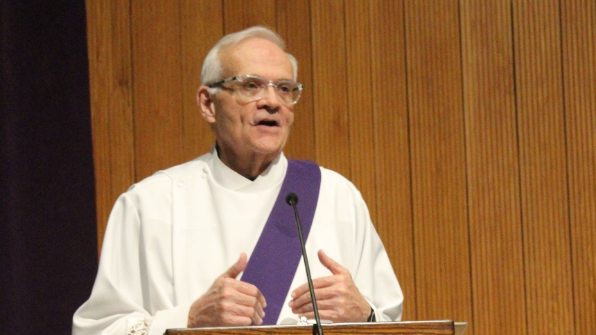 “Each day, take a moment to repeat Mary’s words, “Let it be done to me as you say,”  Deacon Ron Pyle challenged his audience as he offered an Advent reflection on Dec. 10 at St. Elizabeth Ann Seton in Valparaiso. His topic for the second of three weekly Evening Prayer Services was faith, the Blessed Mother was his example of having complete faith in God. (Marlene A. Zloza photo)