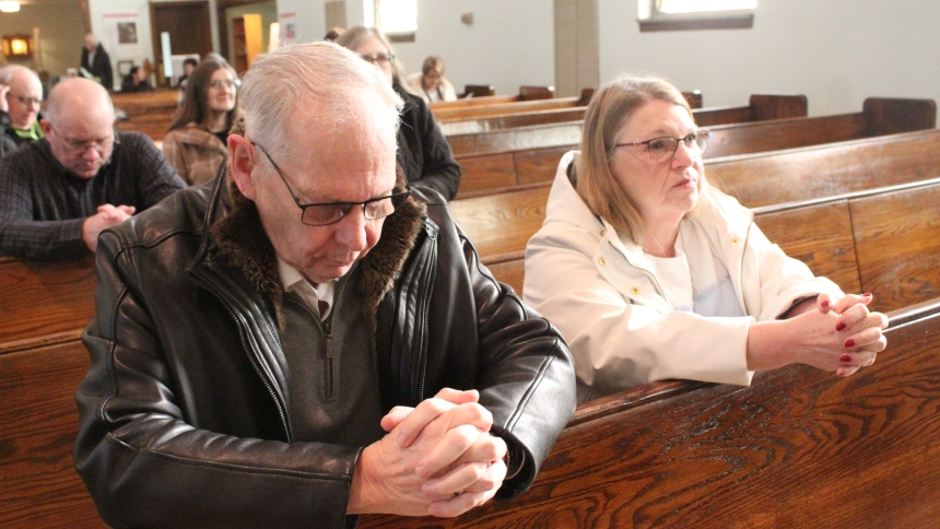 John and Beverly Crouch, of Hobart, pray before Mass on Feb. 1 at St. Bridget in Hobart, the feast day of the parish’s namesake. Prayer can take several forms, which will be explored in a four-week Catechism Series on Prayer that begins on Wednesday, Feb. 25 in the Diocese of Gary. (Marlene A. Zloza photo)