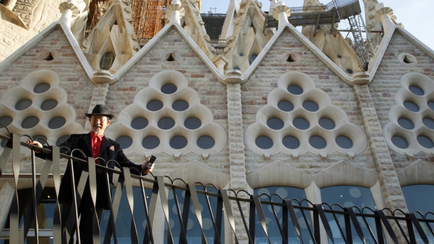 Japanese sculptor Etsuro Sotoo poses in front of the Basilica of the Holy Family, known in Spanish as Sagrada Familia, in Barcelona, Spain,Nov. 4, 2010. Sotoo, whose decades of carving at the basilica, have shaped one of the world's great sacred spaces, the slow, humbling work of sculpting stone ultimately led him to encounter the God whom Antoni Gaudí -- Sagrada's iconic architect -- served, and to enter the Catholic Church through baptism. (OSV News photo/Gustau Nacarino, Reuters)
