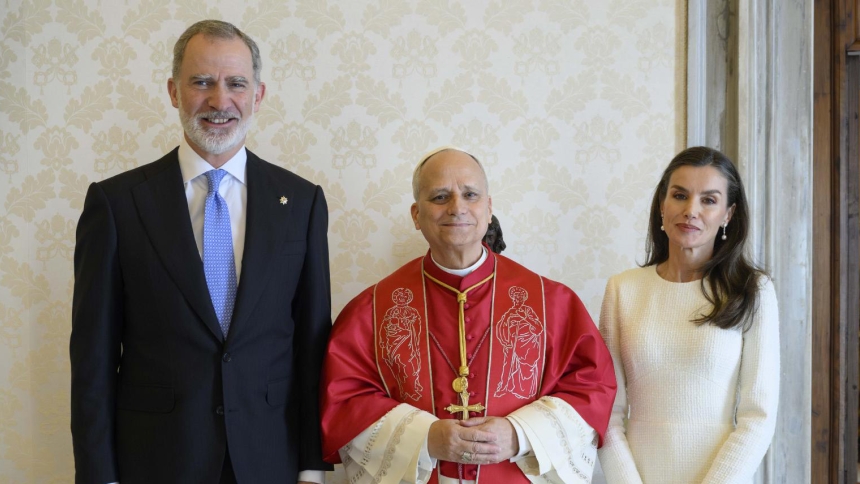 Pope Leo XVI poses with King Felipe VI and Queen Letizia of Spain during a private audience at the Vatican's Apostolic Palace March 20, 2026. (OSV News photo/Simone Risoluti, Vatican Media)