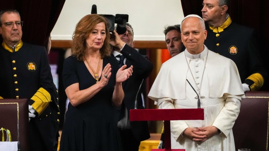 Members of Spain's Congress of Deputies applaud Pope Leo XIV at the conclusion of his visit to the Congress of Deputies in Madrid June 8, 2026. (CNS photo/Lola Gomez)